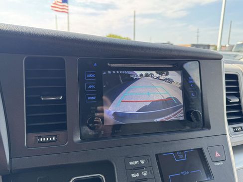 Used 2017 Toyota Sienna LE FWD image 22