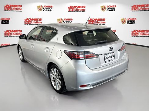 Used 2013 Lexus CT 200h w/ Leather Pkg FWD image 2