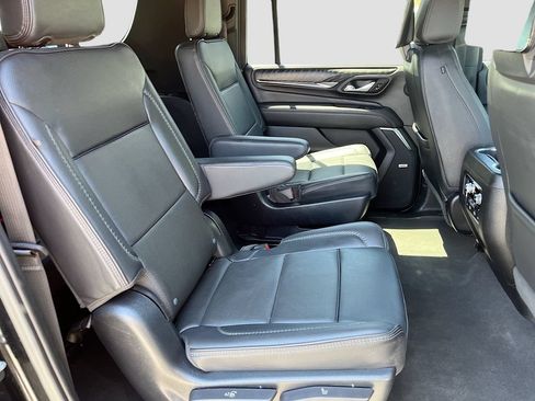 Used 2023 GMC Yukon XL Denali w/ Denali Reserve Package AWD/4WD image 31