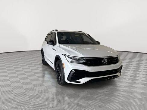 Used 2024 Volkswagen Tiguan SE R-Line AWD/4WD image 3