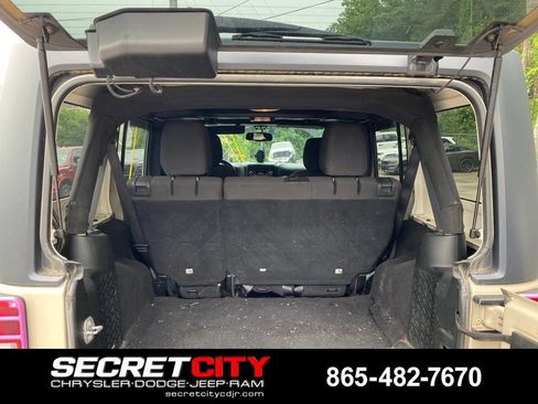 Used 2018 Jeep Wrangler Unlimited Sport S AWD/4WD image 9
