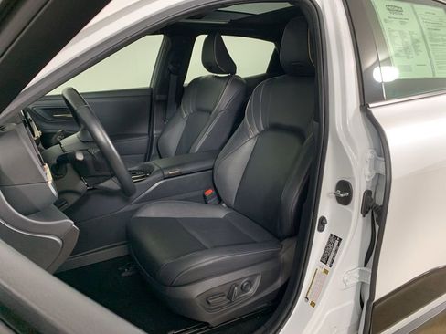 Used 2024 Toyota Crown Limited image 29