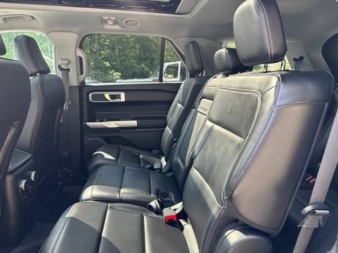 Used 2022 Ford Explorer XLT w/ Equipment Group 202A AWD/4WD image 22