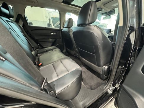 Used 2024 Nissan Rogue SV w/ SV Premium Package AWD/4WD image 12
