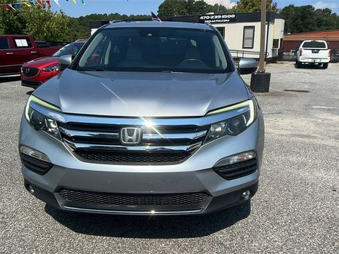 Used 2017 Honda Pilot Touring image 2