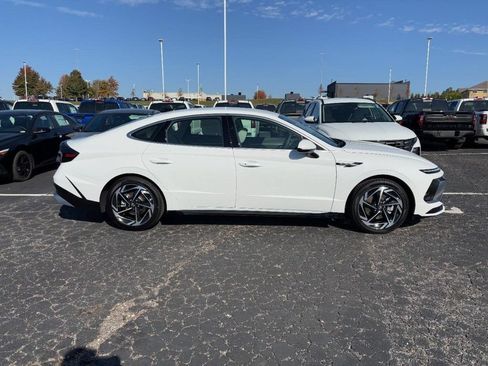 Used 2026 Hyundai Sonata SEL FWD image 2