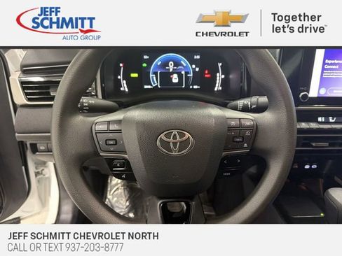 Used 2025 Toyota Camry LE image 28