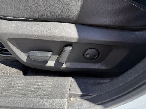 Used 2023 Nissan Rogue SL FWD image 11