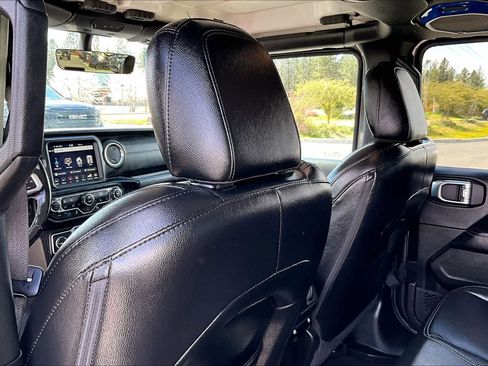 Used 2021 Jeep Wrangler Unlimited Sahara w/ Cold Weather Group AWD/4WD image 12