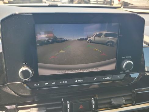 Certified 2025 Nissan Pathfinder SV FWD image 21