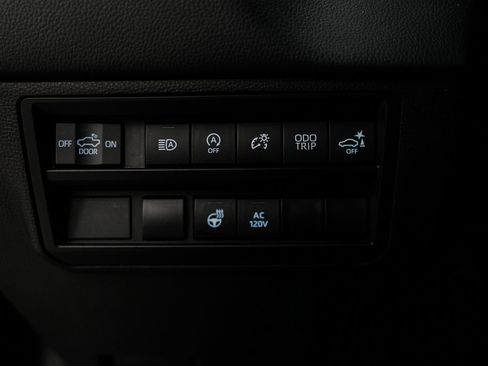 Used 2024 Toyota Tundra Limited AWD/4WD image 19