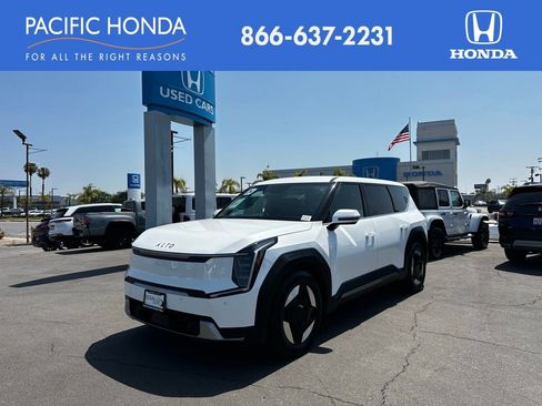 Used 2024 Kia EV9 Light Long Range RWD image 1