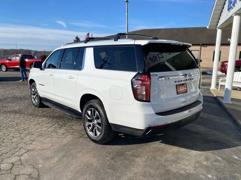 Used 2022 Chevrolet Suburban LT w/ LT Signature Plus Package AWD/4WD image 3