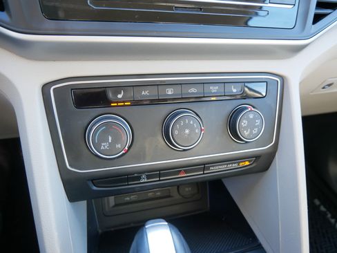 Used 2022 Volkswagen Atlas SE image 25