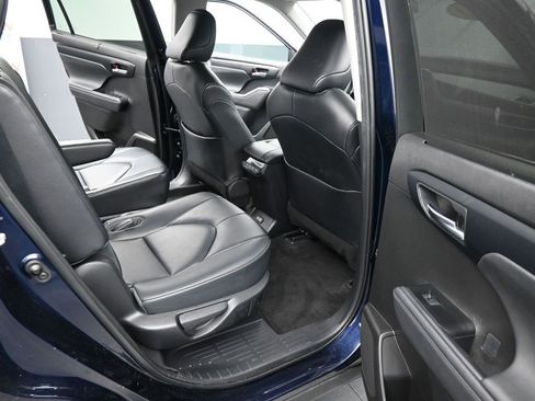 Used 2023 Toyota Highlander XLE image 26