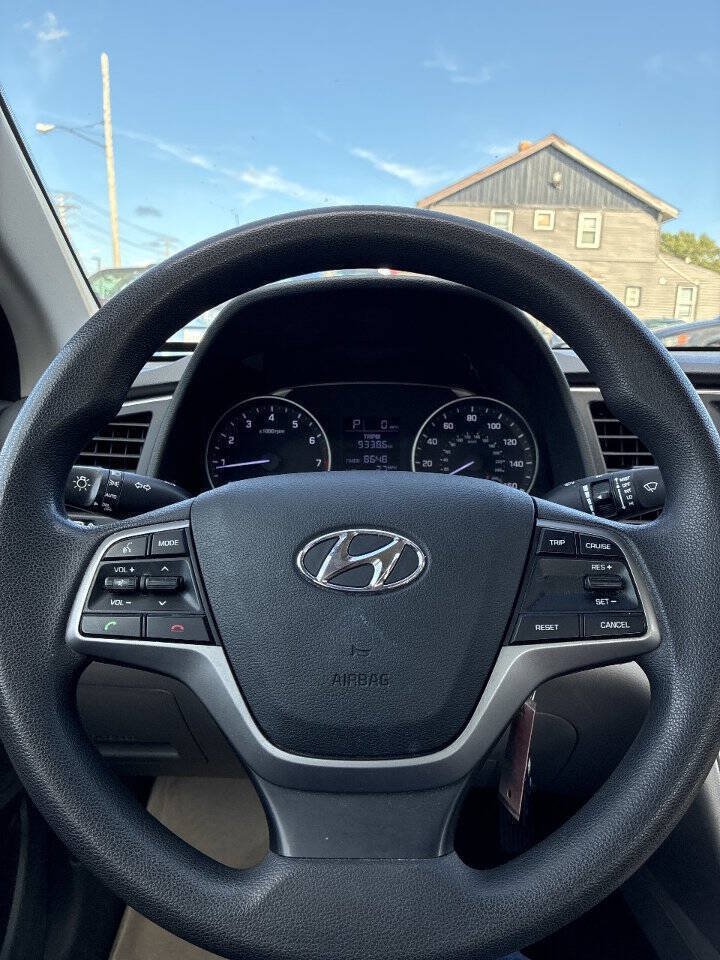 Used 2017 Hyundai Elantra SE FWD image 18