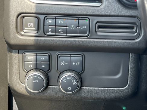 Used 2022 Chevrolet Suburban Z71 AWD/4WD image 32