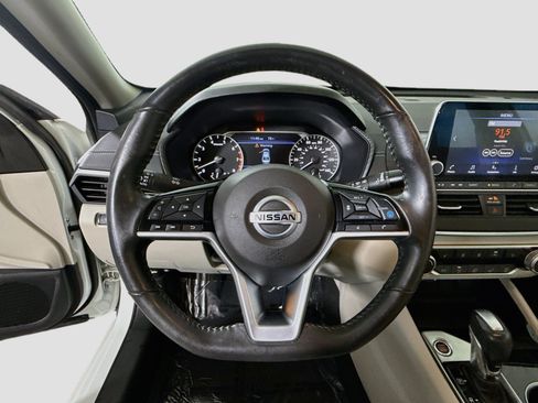 Used 2022 Nissan Altima 2.5 SV w/ SV Premium Package FWD image 13