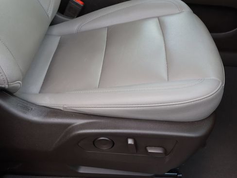 Used 2024 Chevrolet Suburban LT RWD image 31