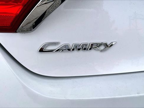 Used 2017 Toyota Camry SE image 29