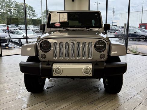 Used 2014 Jeep Wrangler Unlimited Sahara w/ Dual Top Group AWD/4WD image 2