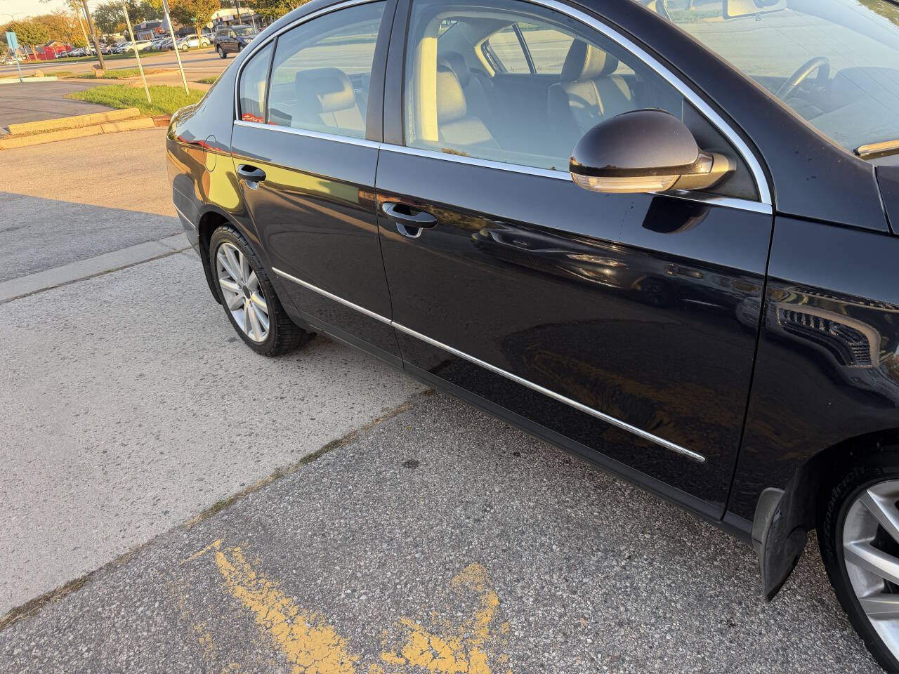 Used 2010 Volkswagen Passat Komfort FWD image 12