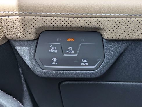 Certified 2024 Volkswagen Atlas Cross Sport SE FWD image 33