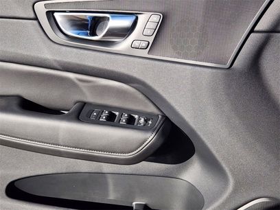 New 2025 Volvo XC60 B5 Core w/ Protection Package Premier