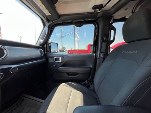 Used 2019 Jeep Wrangler Unlimited Sahara w/ Safety Group AWD/4WD image 16