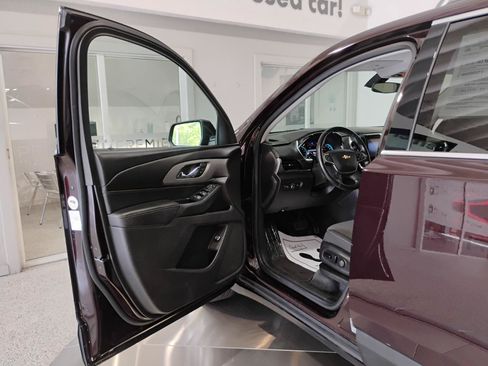 Used 2021 Chevrolet Traverse LT FWD image 44
