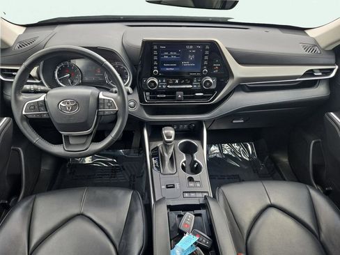 Used 2022 Toyota Highlander XLE image 22