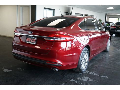 Used 2017 Ford Fusion SE w/ Fusion SE Technology Package FWD image 7
