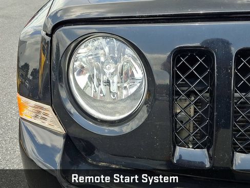 Used 2017 Jeep Patriot Latitude AWD/4WD image 10
