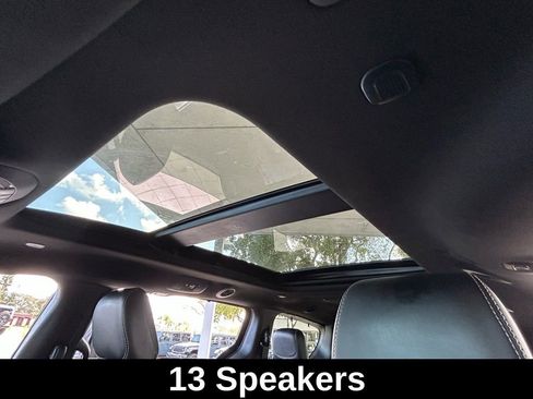 Used 2025 Chrysler Pacifica Limited image 16