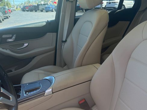 Used 2020 Mercedes-Benz GLC 300 4MATIC image 8
