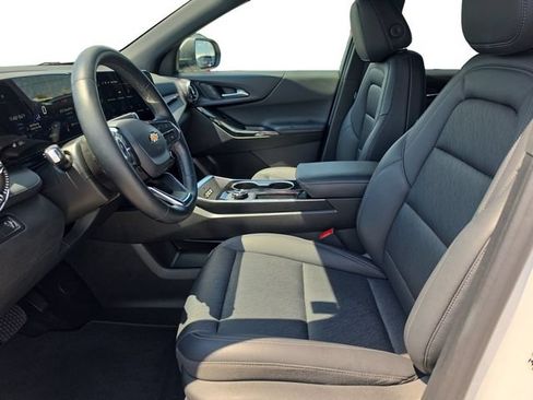 Used 2026 Chevrolet Equinox LT w/ Convenience Package II FWD image 11