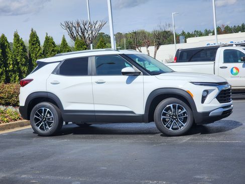 New 2025 Chevrolet TrailBlazer LT w/ Convenience Package FWD image 3