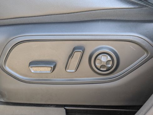 Used 2025 Jeep Grand Cherokee Altitude image 23