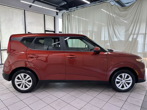 Used 2022 Kia Soul LX FWD image 3
