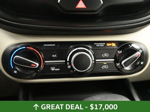 Used 2025 Kia Soul LX w/ LX Technology Package FWD image 29