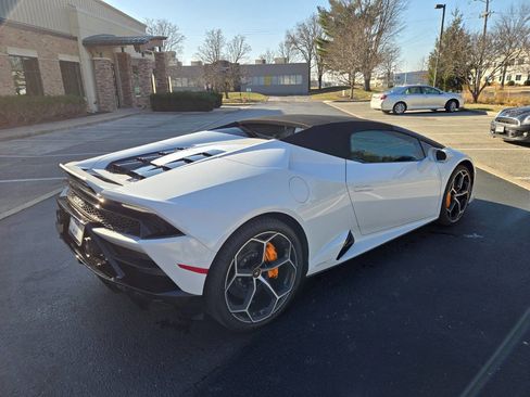 Used 2024 Lamborghini Huracan EVO image 13