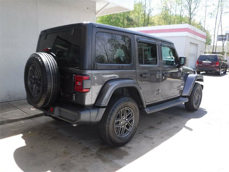 Used 2019 Jeep Wrangler Unlimited Sahara w/ Safety Group AWD/4WD image 3