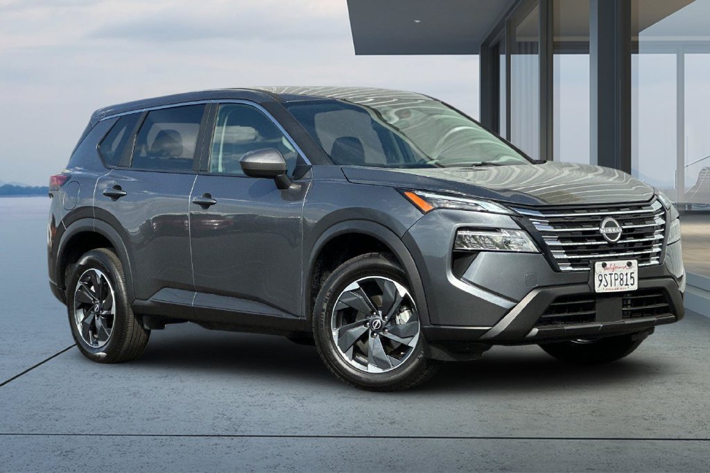 Used 2025 Nissan Rogue SV AWD/4WD image 2