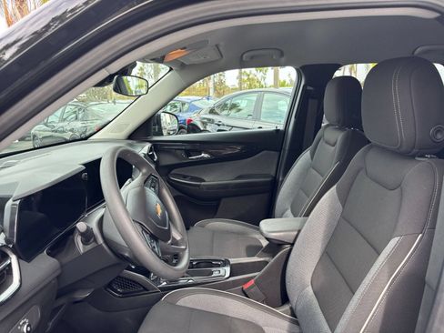 Used 2025 Chevrolet TrailBlazer LT w/ Driver Confidence Package AWD/4WD image 25