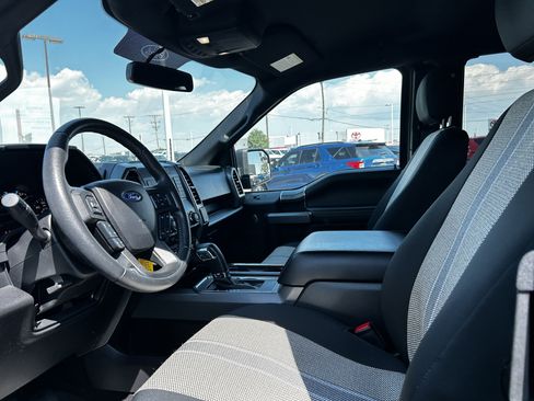 Used 2019 Toyota Tacoma SR5 AWD/4WD image 10