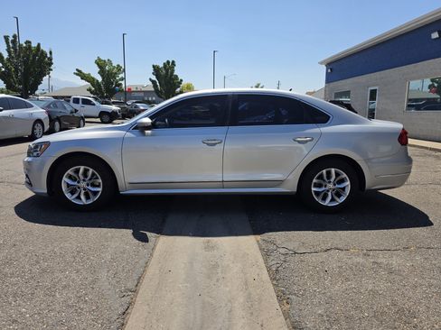 Used 2016 Volkswagen Passat 1.8T S FWD image 4