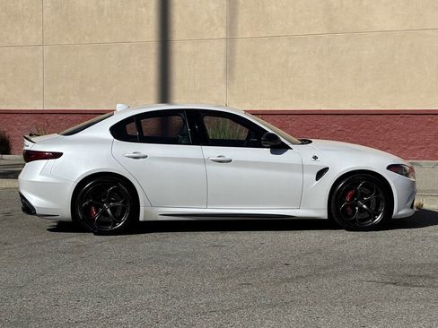 Used 2018 Alfa Romeo Giulia Quadrifoglio w/ Driver Assist Dynamic Package image 7