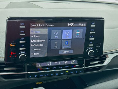 Used 2024 Toyota Sienna XSE w/ XSE Premium Package image 11