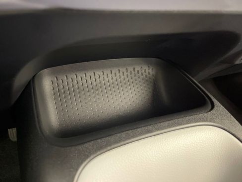 Certified 2025 Toyota Corolla SE image 30