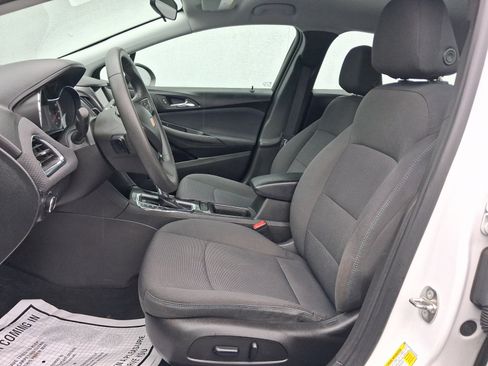 Used 2019 Chevrolet Cruze LT w/ Convenience Package FWD image 5